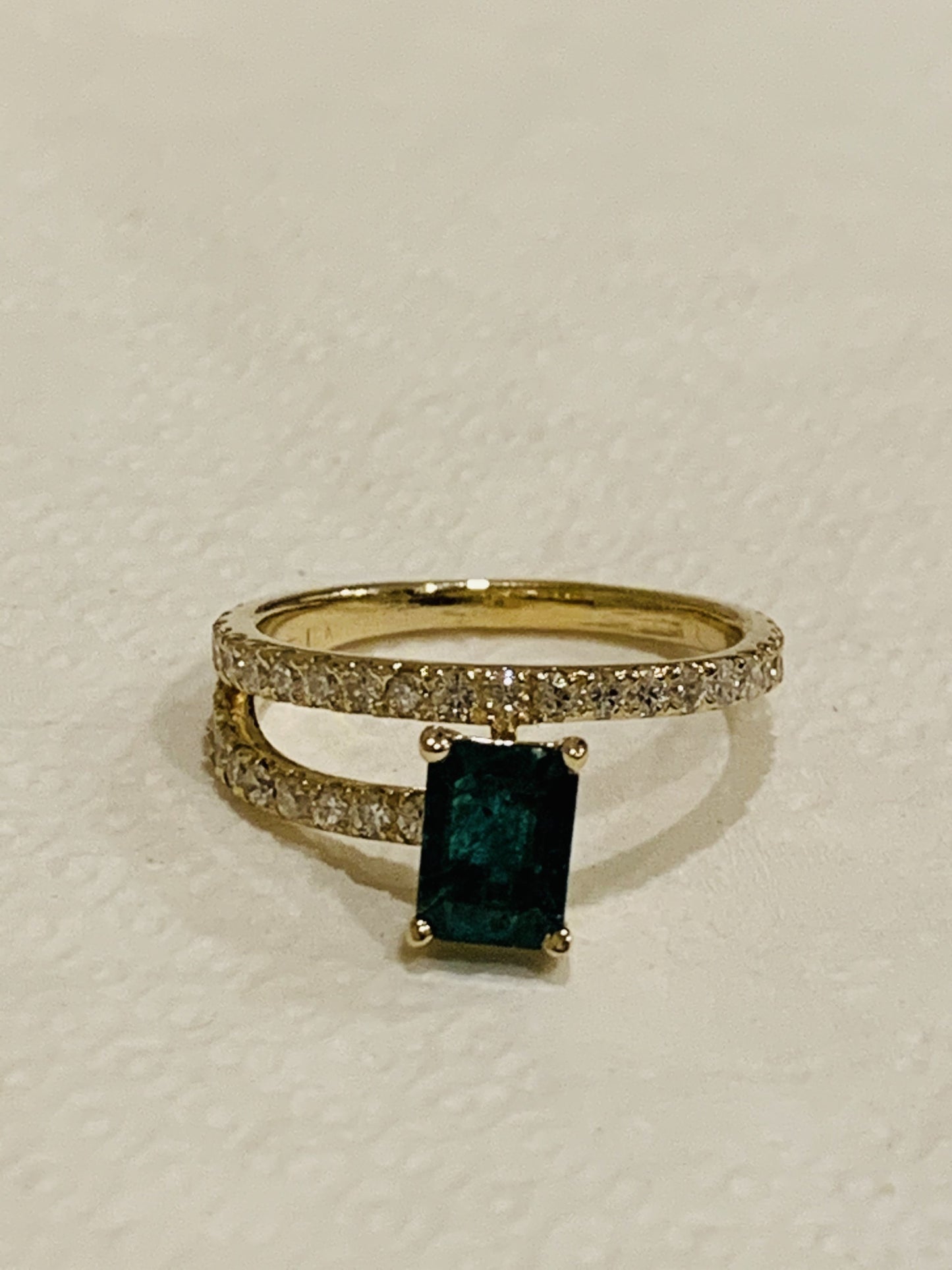 yellow gold ring with Emerald and diamonds