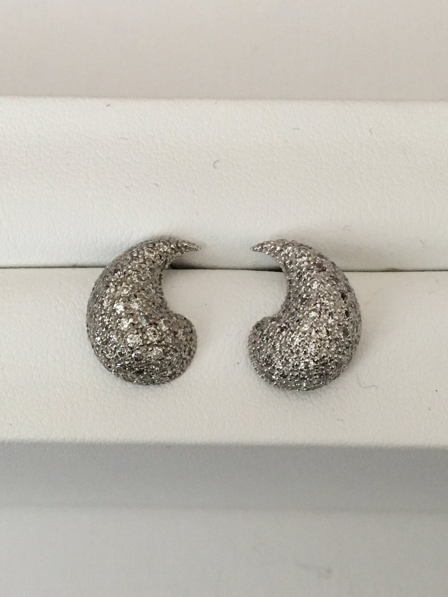 14k white gold kidney shaped pave diamond earrings