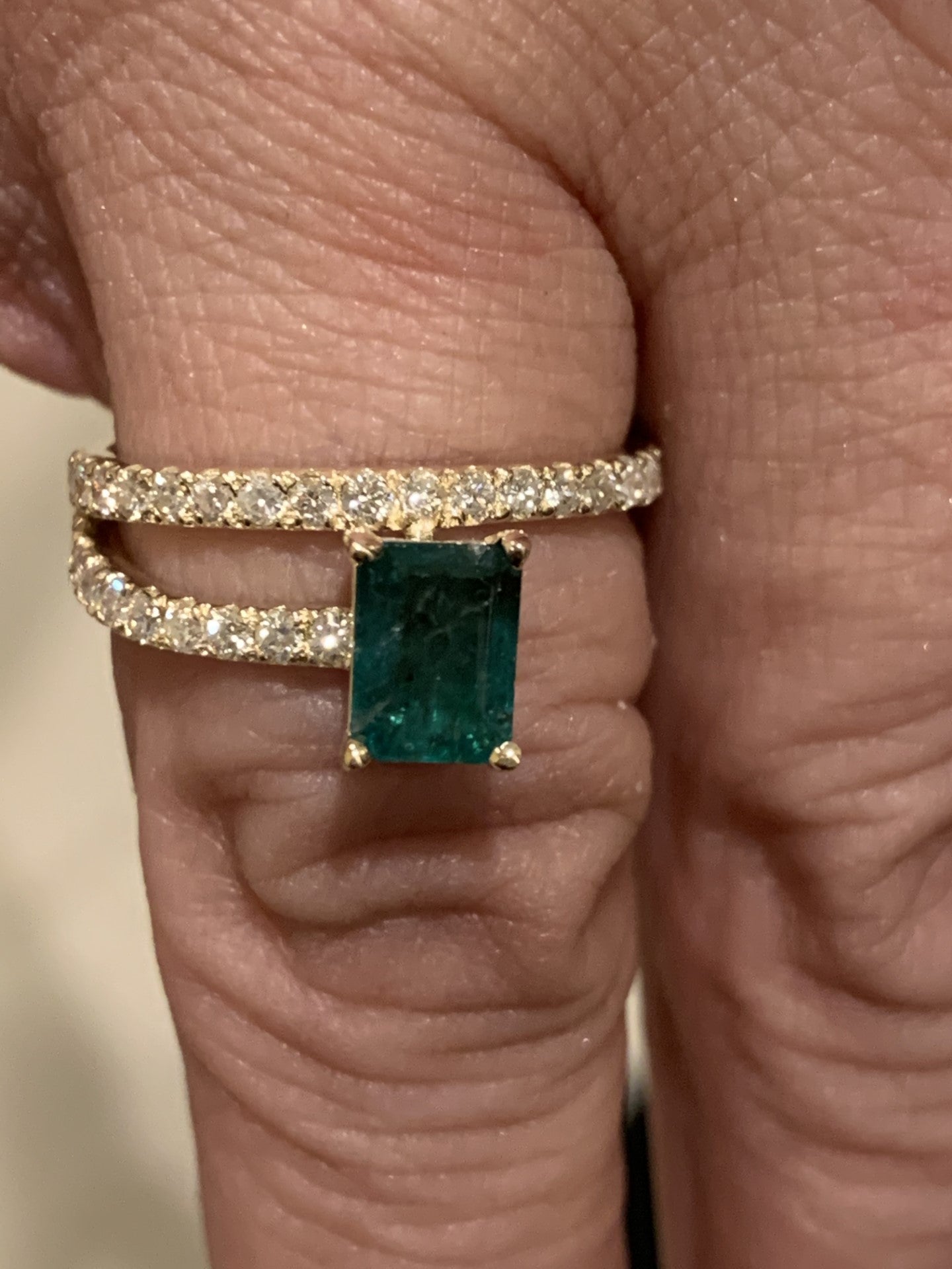 yellow gold ring with Emerald and diamonds